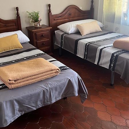 Отель Hostal Sabor Fusion Ла-Прадера-де-Навалорно Экстерьер фото