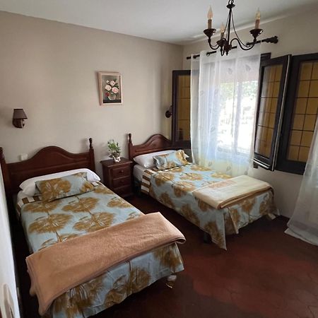 Отель Hostal Sabor Fusion Ла-Прадера-де-Навалорно Экстерьер фото