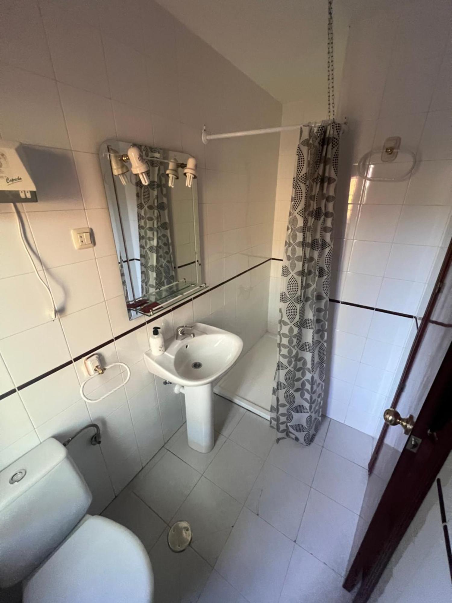 Отель Hostal Sabor Fusion Ла-Прадера-де-Навалорно Экстерьер фото